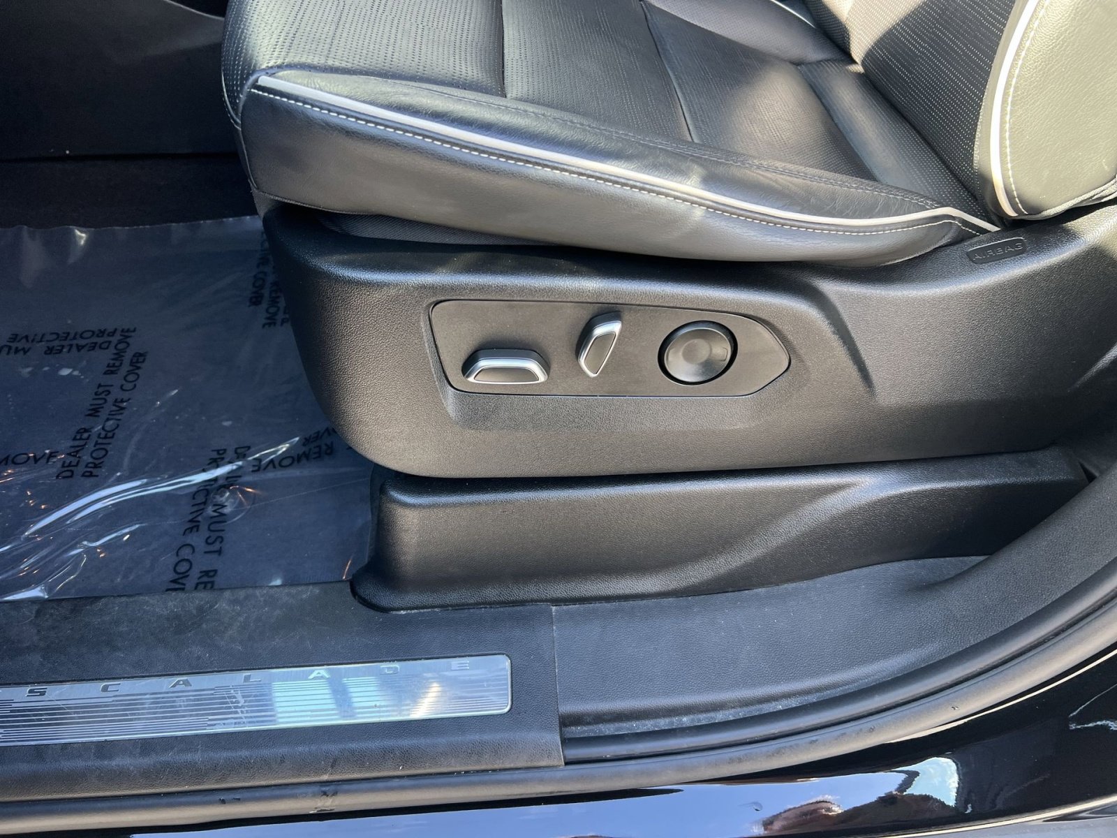 Used 2022 Cadillac Escalade Premium Luxury image 14