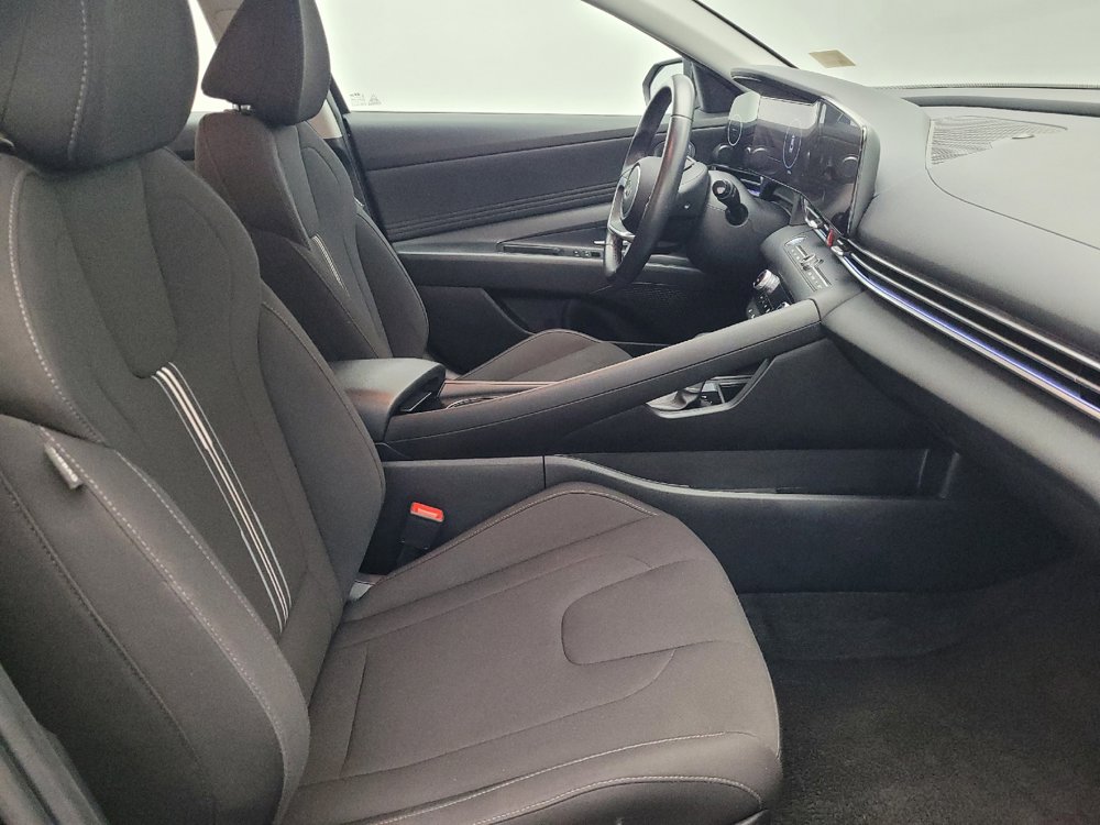 Used 2025 Hyundai Elantra SEL image 21