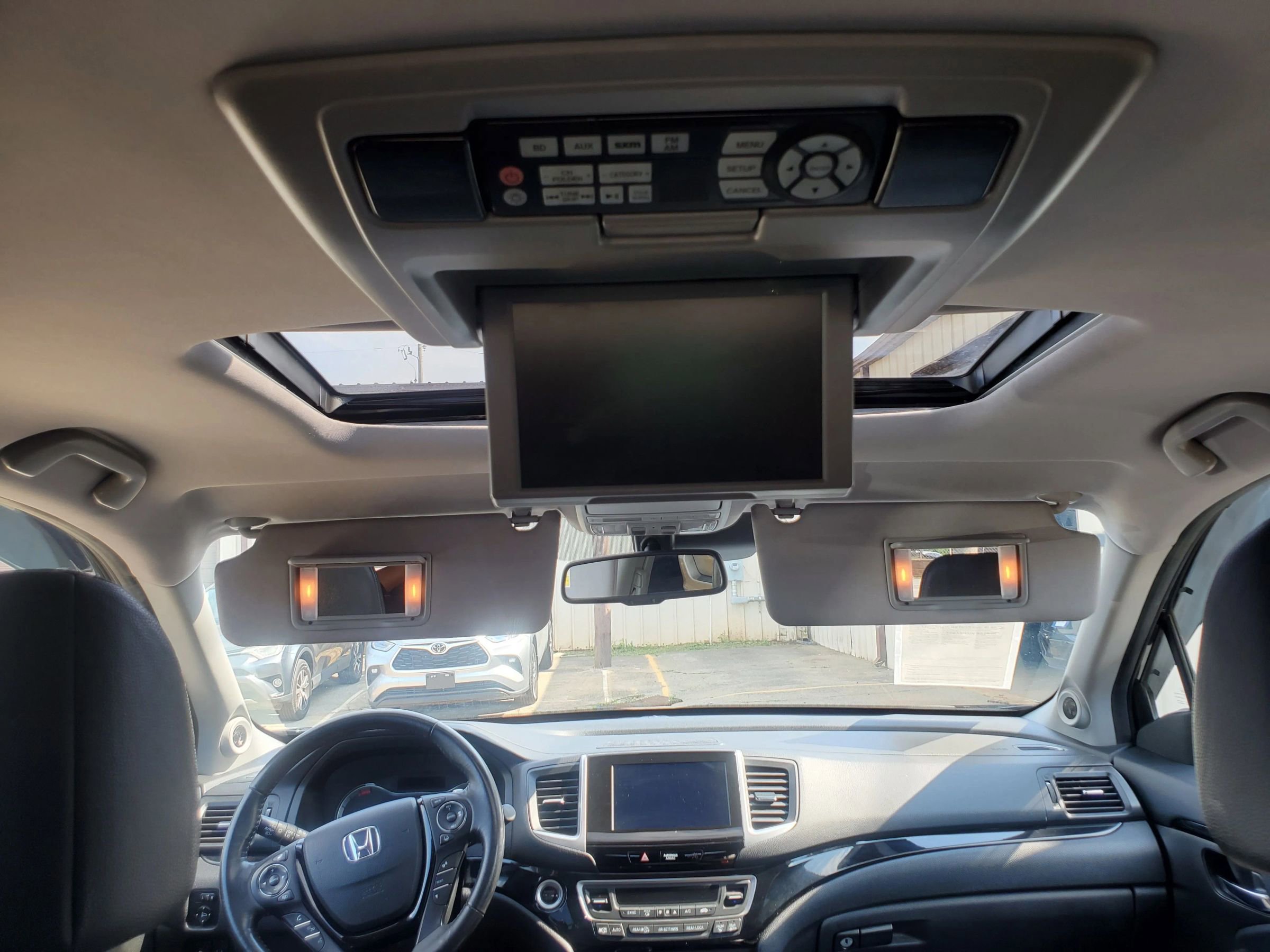 Used 2018 Honda Pilot Touring image 3
