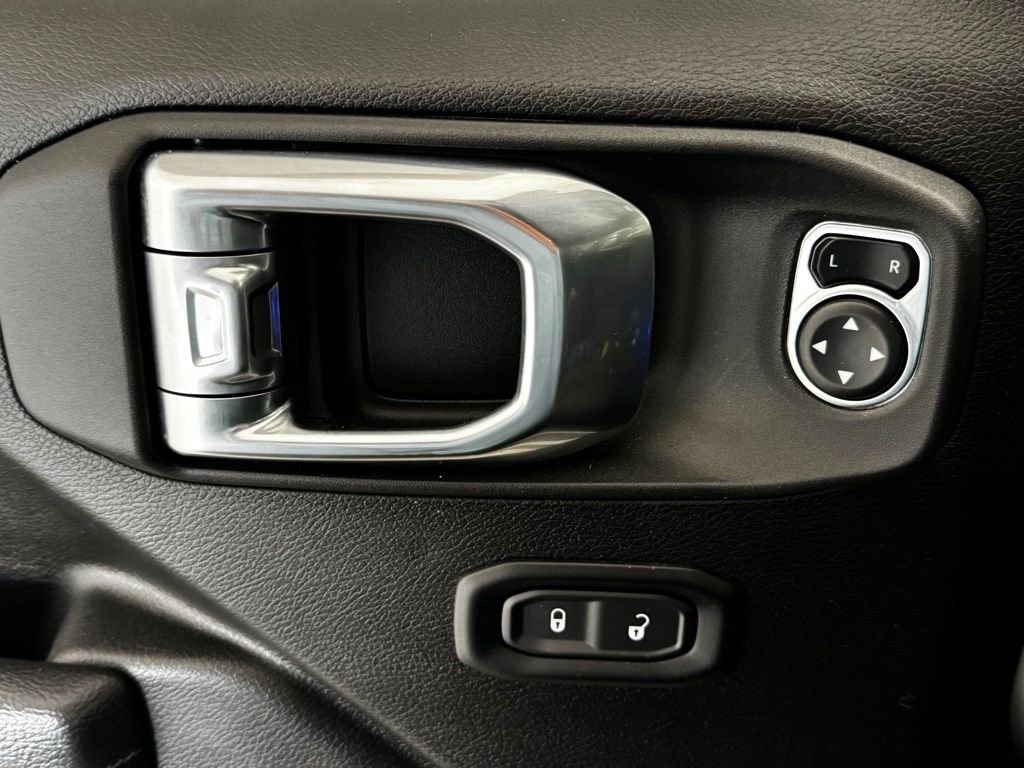 Certified 2023 Jeep Gladiator Willys image 13