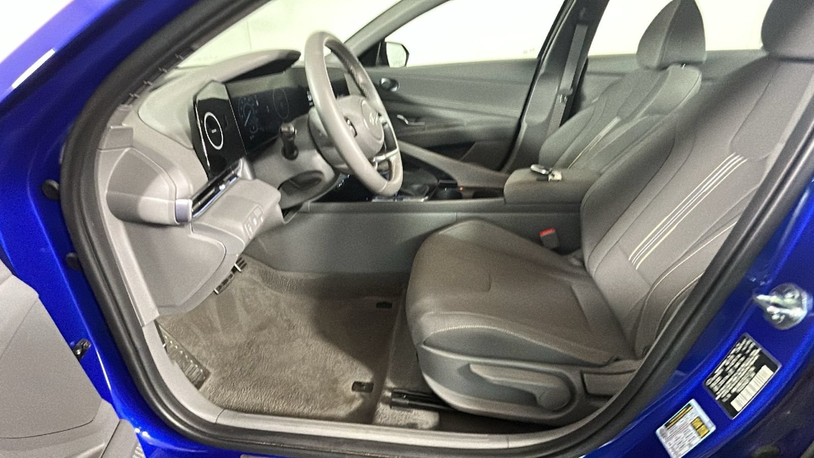 Certified 2025 Hyundai Elantra SEL FWD image 11