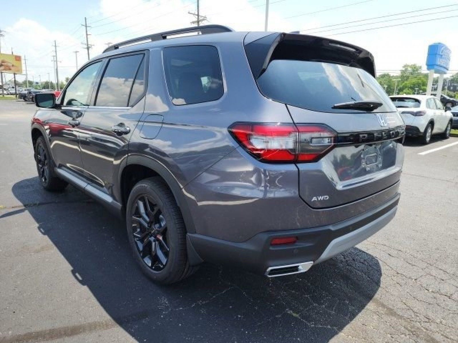 New 2025 Honda Pilot Touring image 4