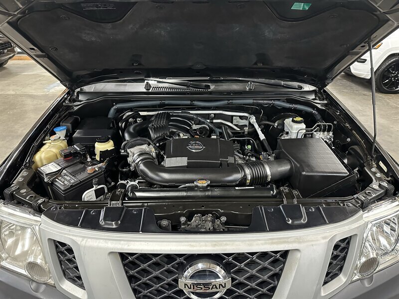 Used 2011 Nissan Xterra PRO-4X w/ Pro-4x Leather Pkg AWD/4WD image 10