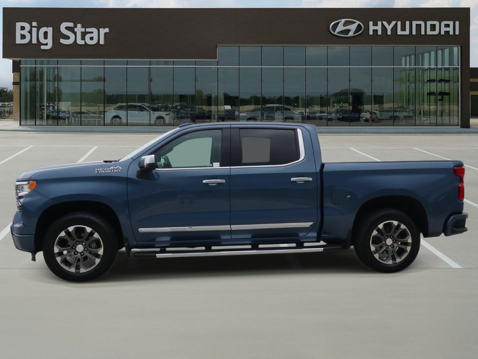 Used 2024 Chevrolet Silverado 1500 High Country w/ Technology Package AWD/4WD image 2