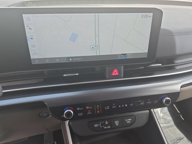 Used 2025 Kia Carnival FWD image 16