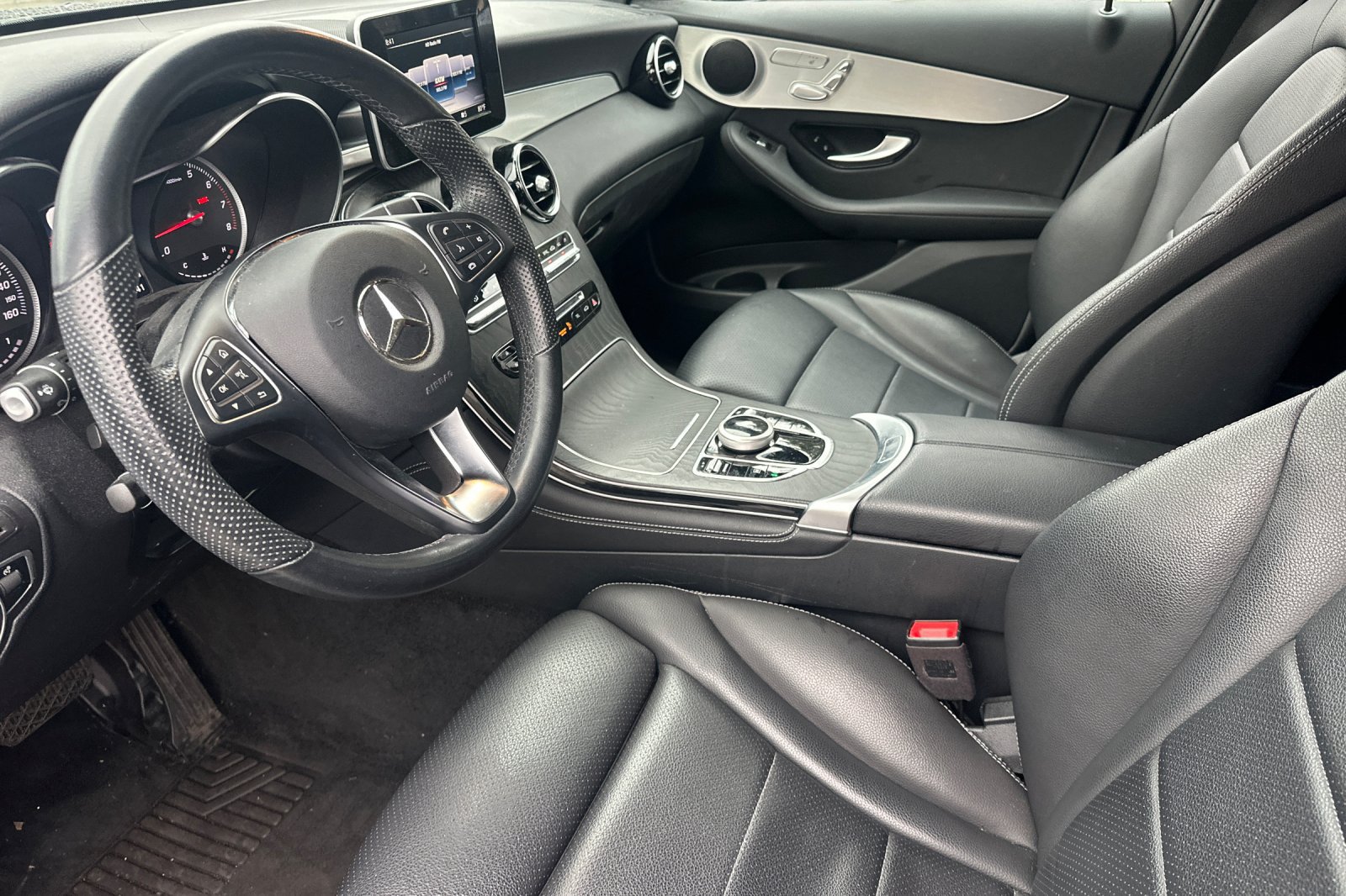 Used 2019 Mercedes-Benz GLC 300 4MATIC image 9