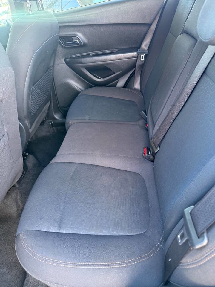 Used 2020 Chevrolet Trax LS w/ Tint and Cruise Package image 11