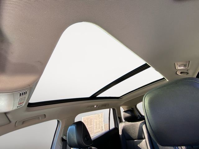 Used 2022 Volkswagen Tiguan SE image 31