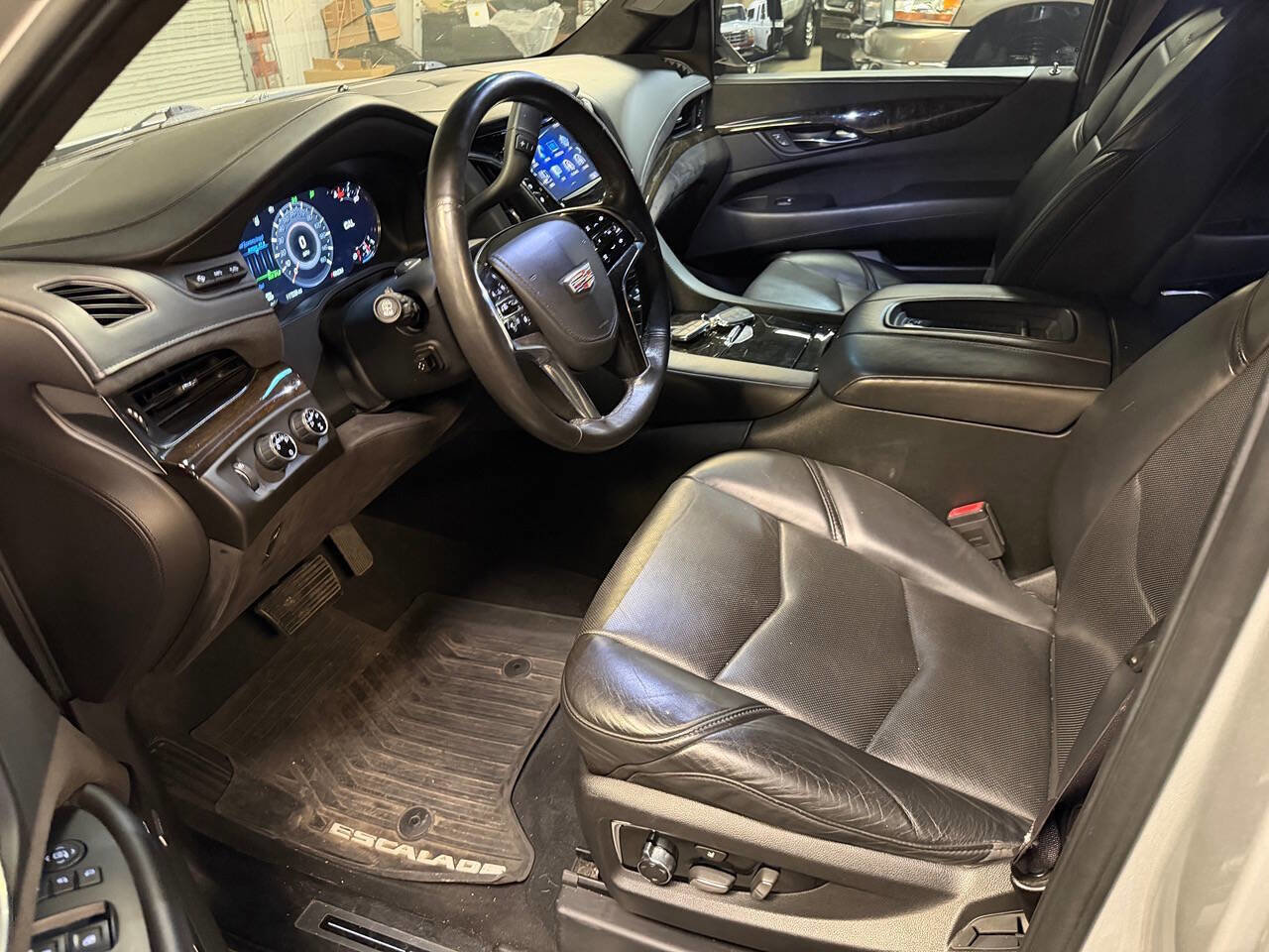 Used 2016 Cadillac Escalade ESV Platinum AWD/4WD image 3