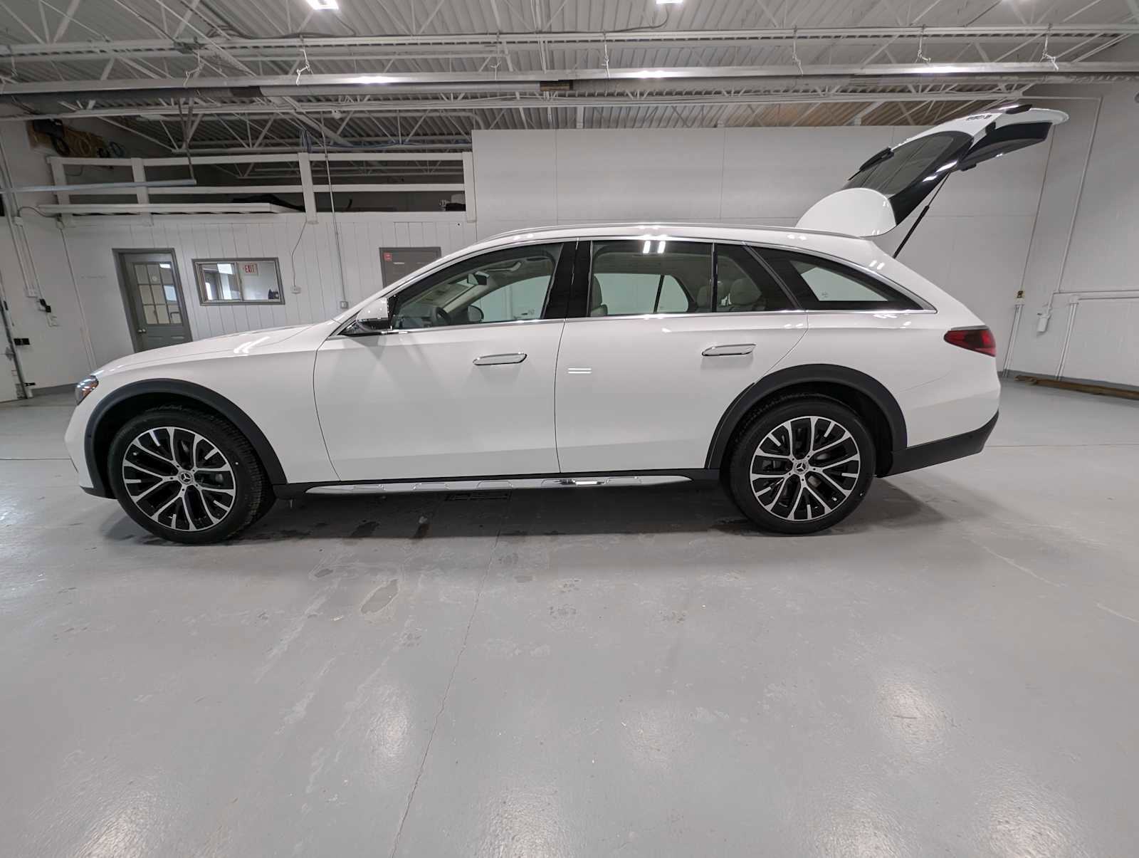 New 2026 Mercedes-Benz E 450 4MATIC All-Terrain Wagon image 10