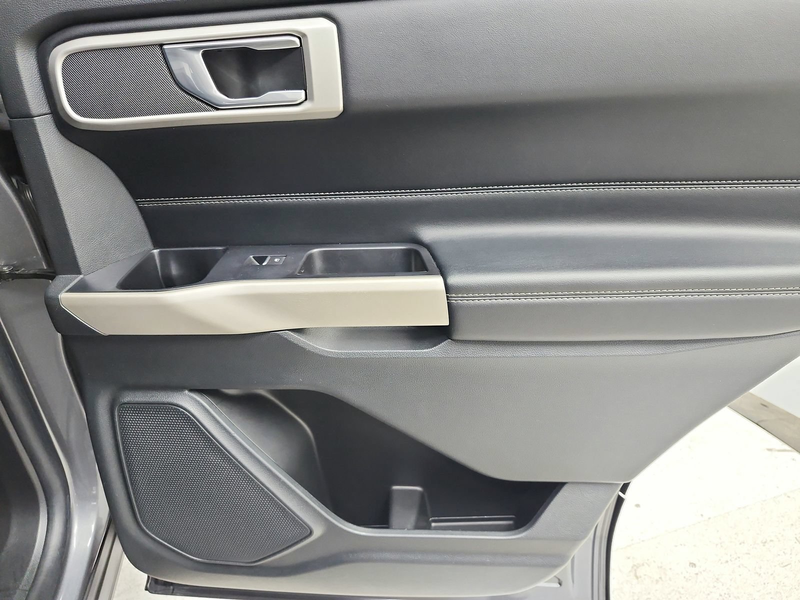 Used 2022 Ford Explorer XLT RWD image 46