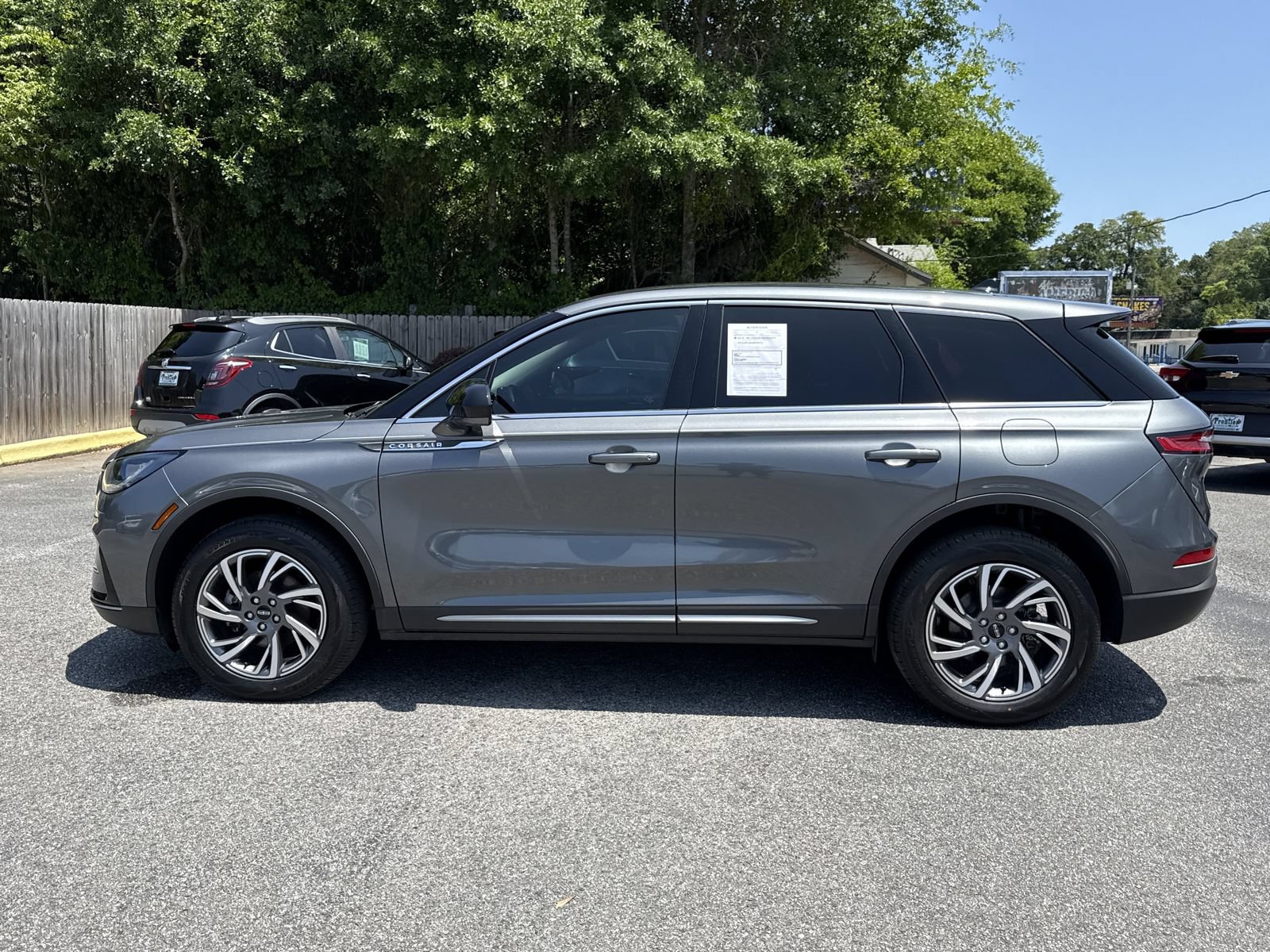 Used 2023 Lincoln Corsair FWD image 2