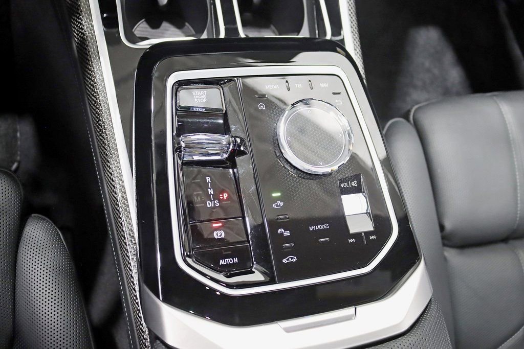 Used 2023 BMW 760i xDrive image 28