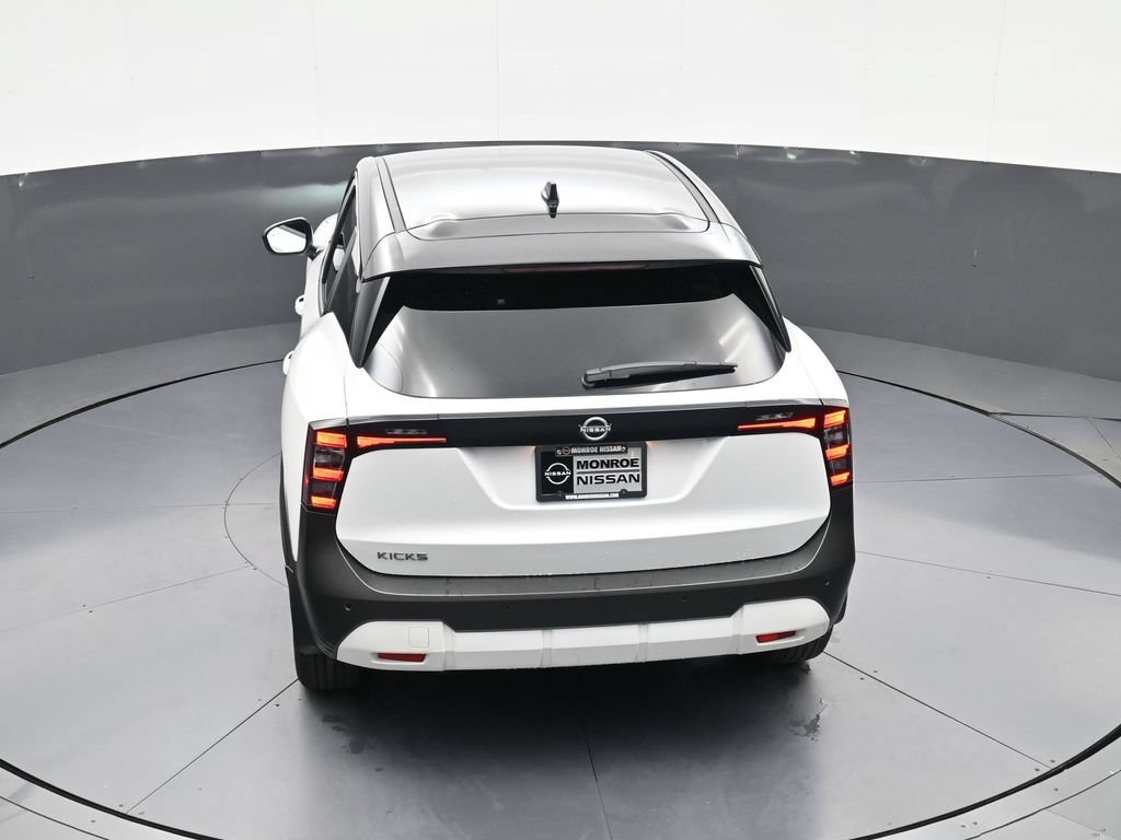 Used 2025 Nissan Kicks SV FWD image 29