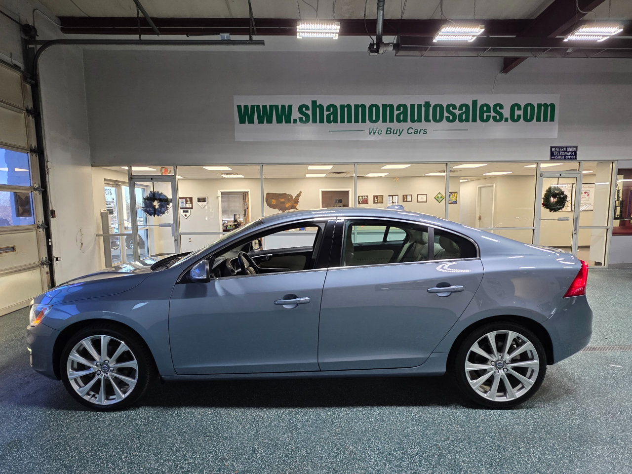 Used 2018 Volvo S60 T5 Inscription Platinum image 11