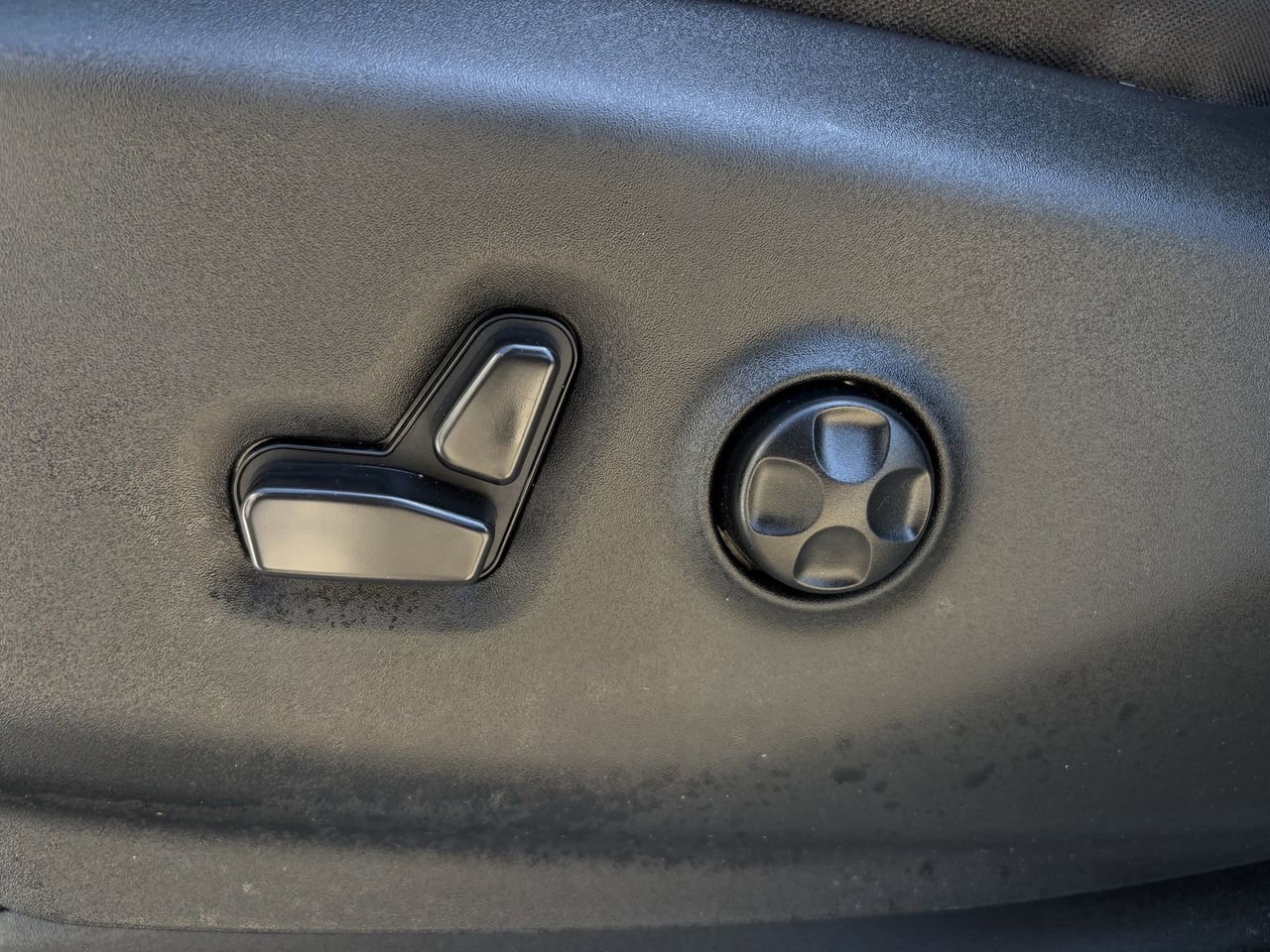 Used 2024 Chrysler Voyager LX image 26