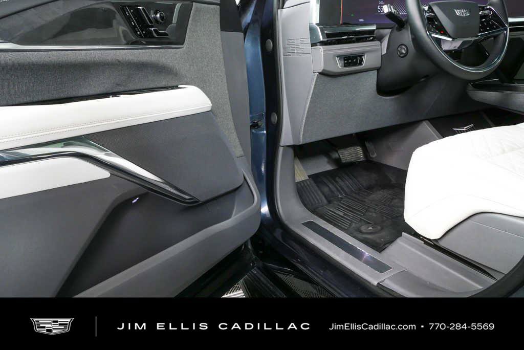 Certified 2026 Cadillac Escalade IQ Sport 1 w/ LPO, ONYX Package AWD/4WD image 7