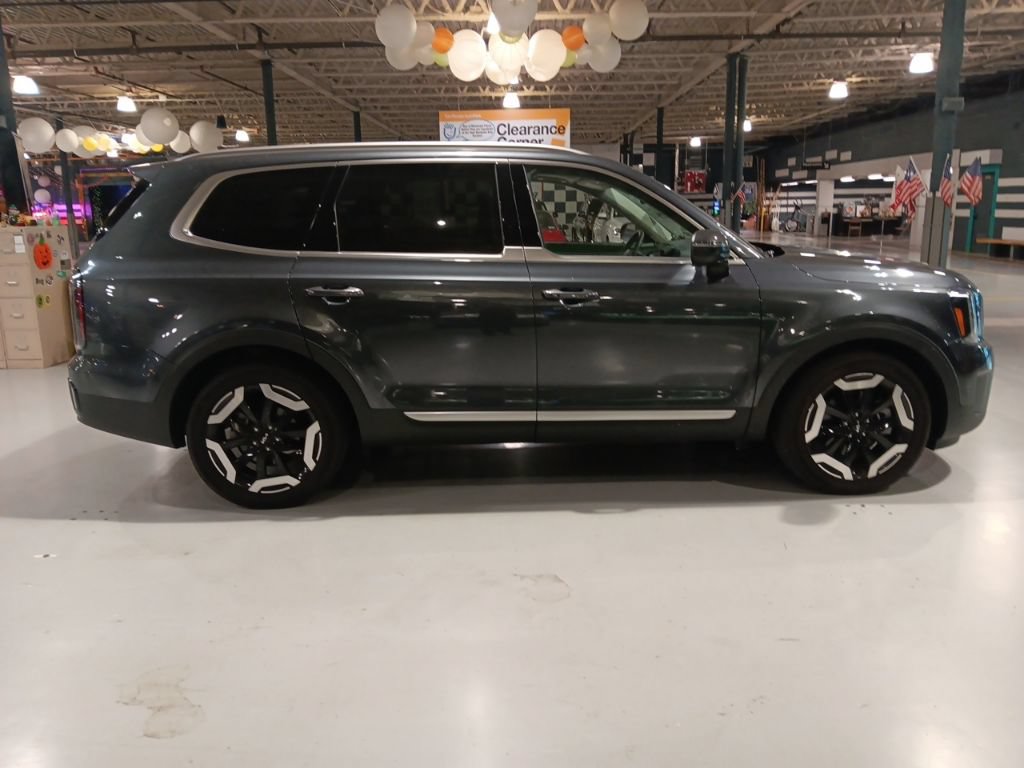 Used 2023 Kia Telluride EX AWD/4WD image 9