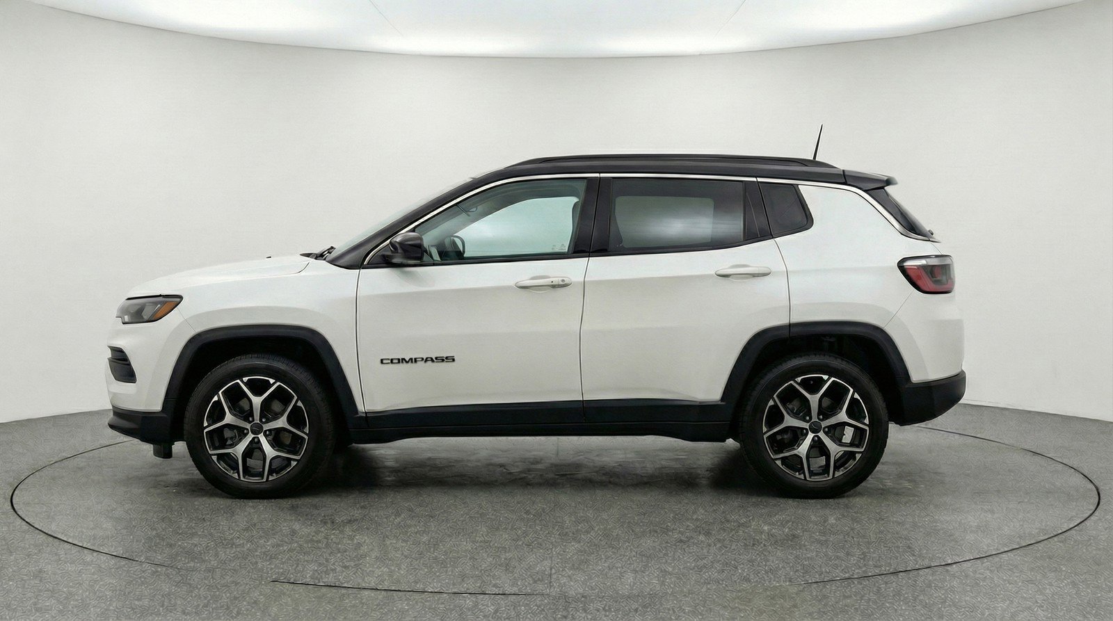 Used 2025 Jeep Compass Limited image 5