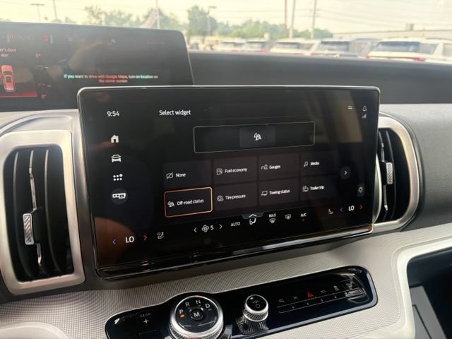 Used 2025 Ford Expedition Active AWD/4WD image 19