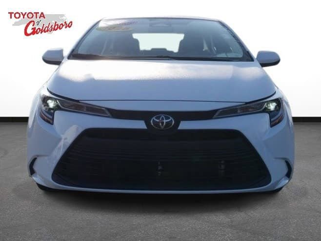 Used 2025 Toyota Corolla LE image 2