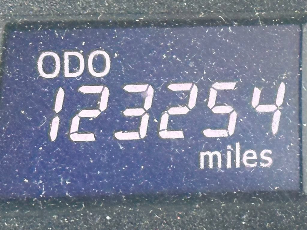 Used 2012 Toyota Camry LE FWD image 10