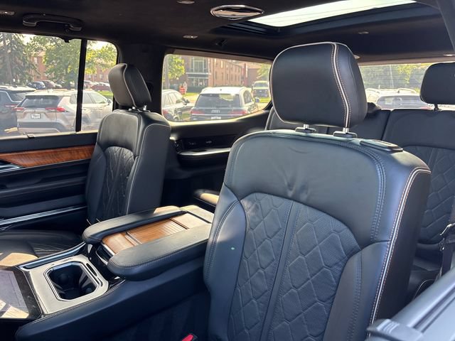 Used 2022 Jeep Grand Wagoneer Series III AWD/4WD image 8