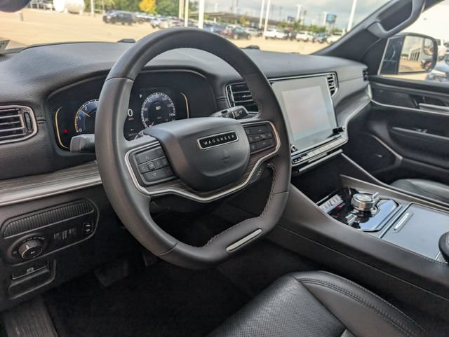 Used 2024 Jeep Wagoneer Series III AWD/4WD image 9