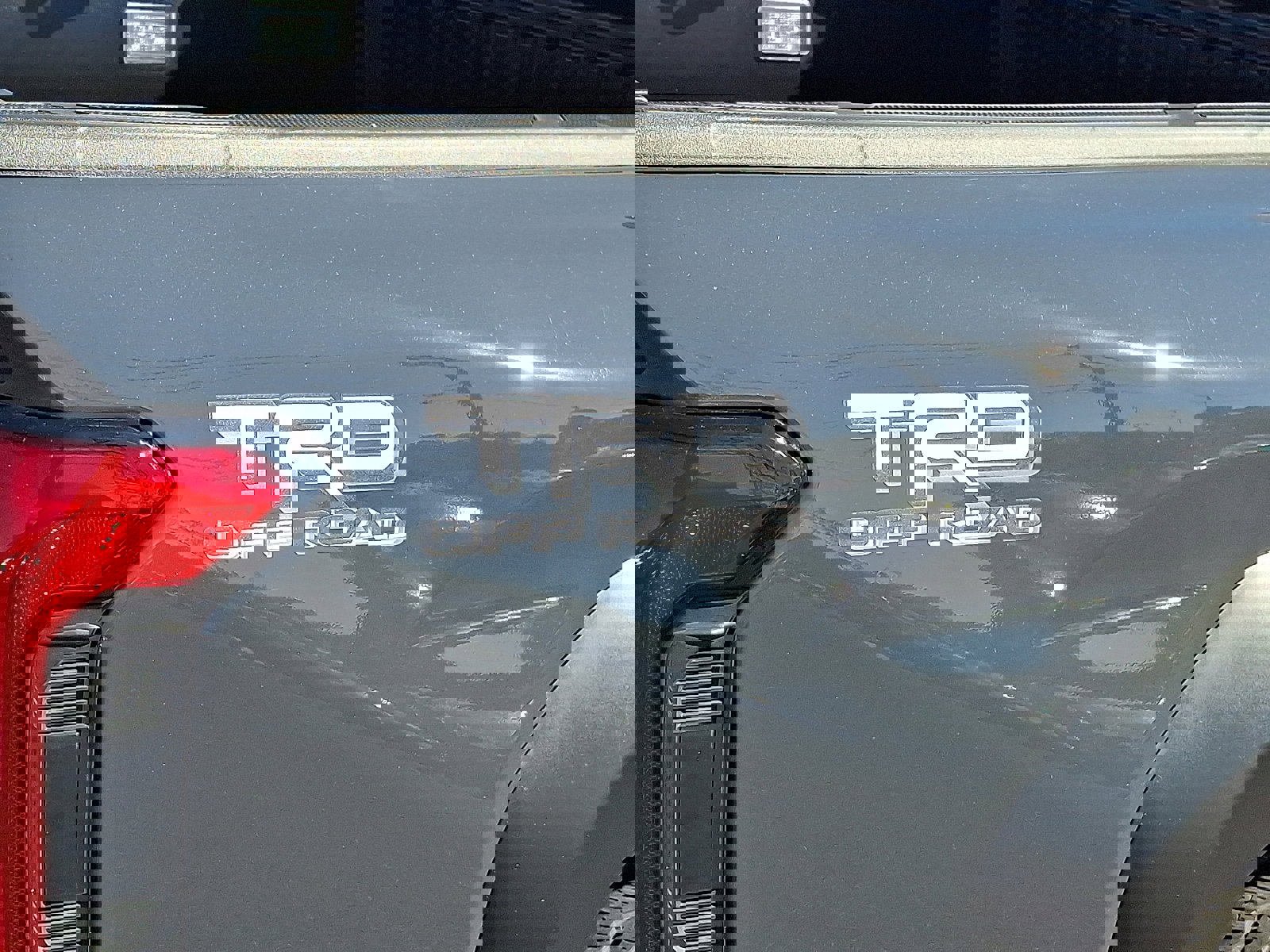 Used 2025 Toyota Tacoma TRD Off-Road image 31