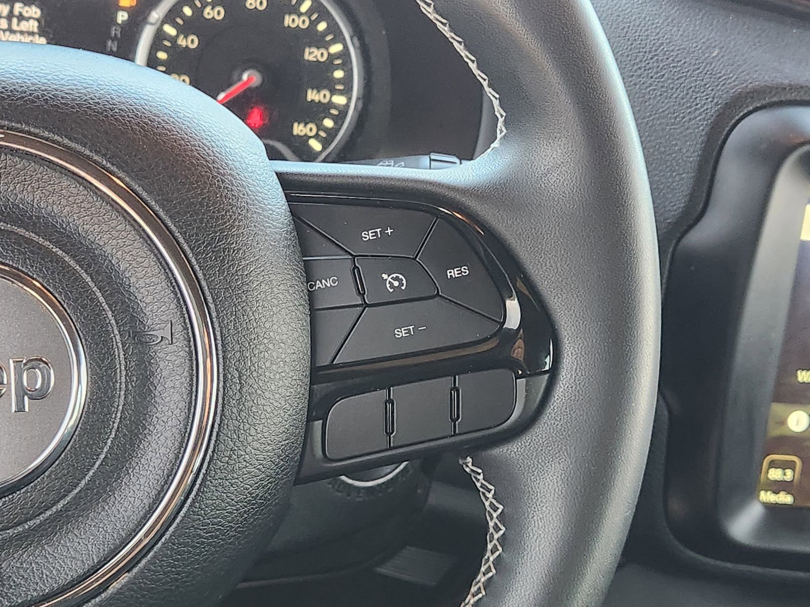 Used 2021 Jeep Renegade Latitude FWD image 28