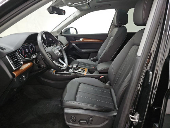 Used 2023 Audi Q5 2.0T Premium Plus w/ Premium Plus Package AWD/4WD image 10