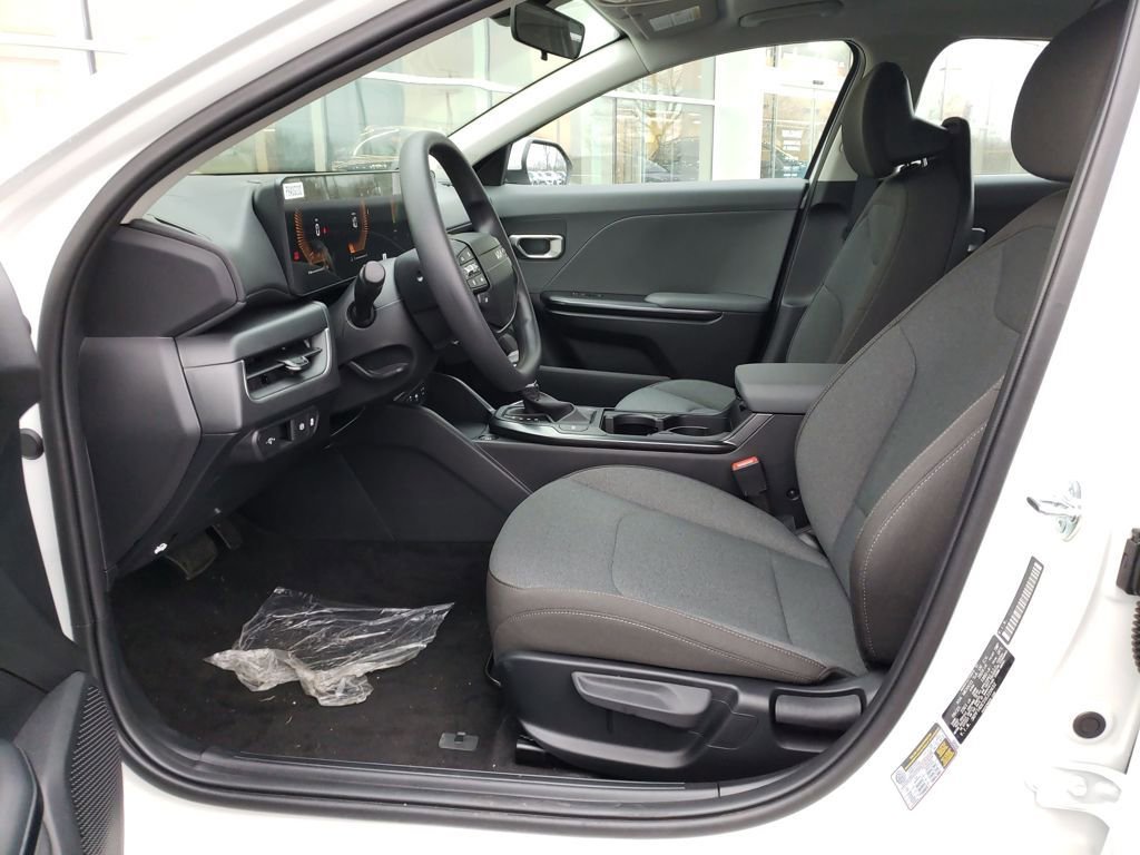 New 2025 Kia K4 LXS image 14