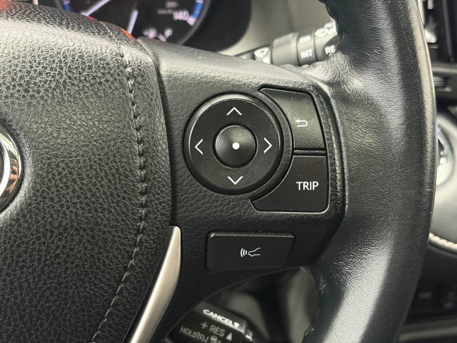 Used 2018 Toyota RAV4 XLE AWD/4WD image 21