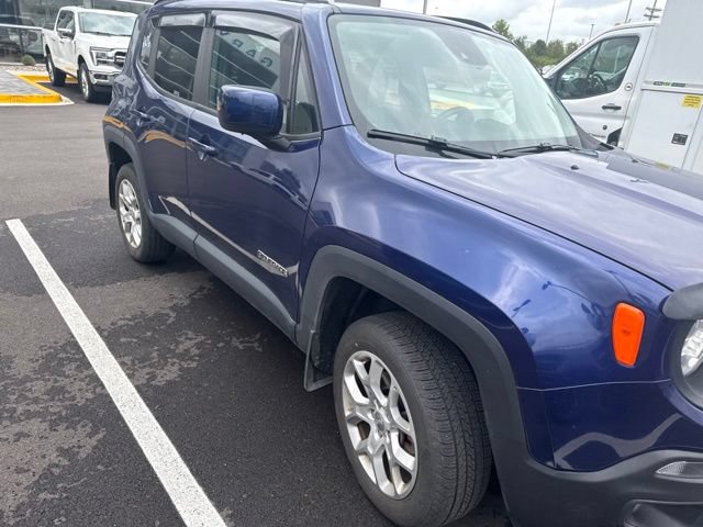 Used 2017 Jeep Renegade Latitude w/ Advanced Technology Group AWD/4WD image 7