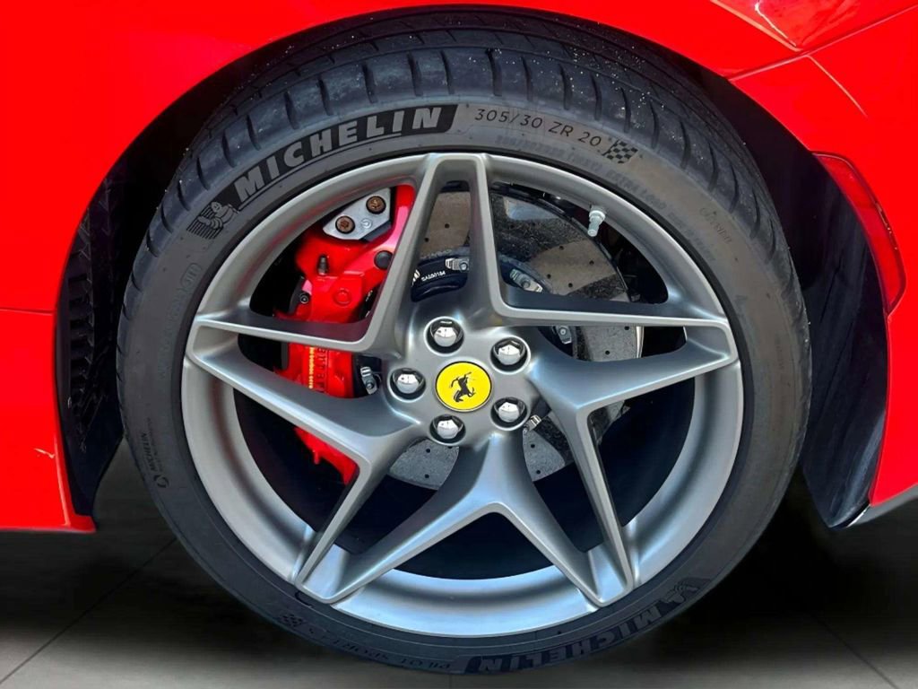 Used 2021 Ferrari F8 Tributo image 34