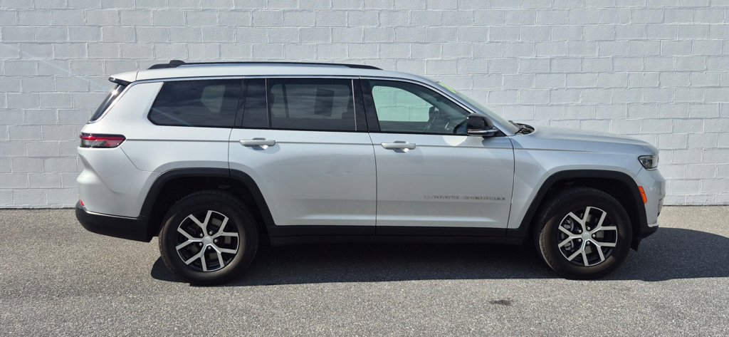 Used 2024 Jeep Grand Cherokee L Limited AWD/4WD image 11