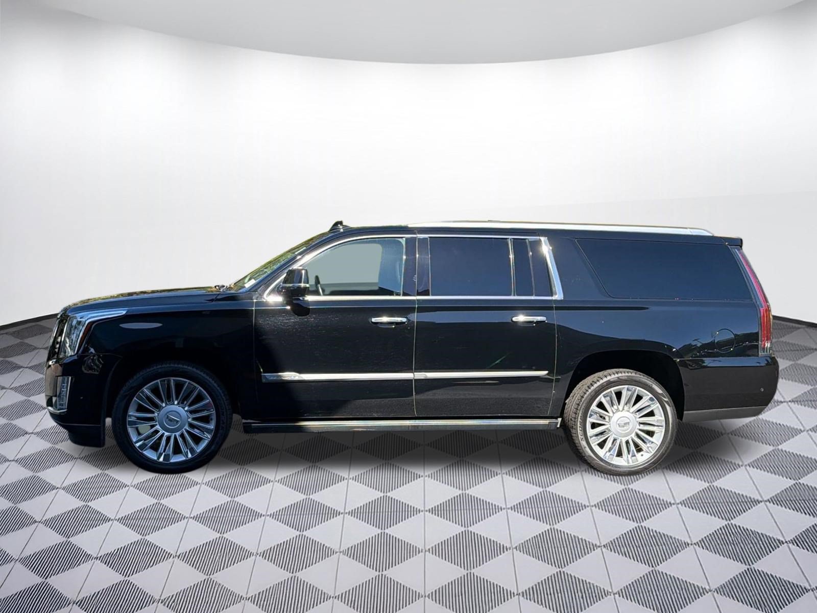 Used 2019 Cadillac Escalade ESV Platinum AWD/4WD image 2