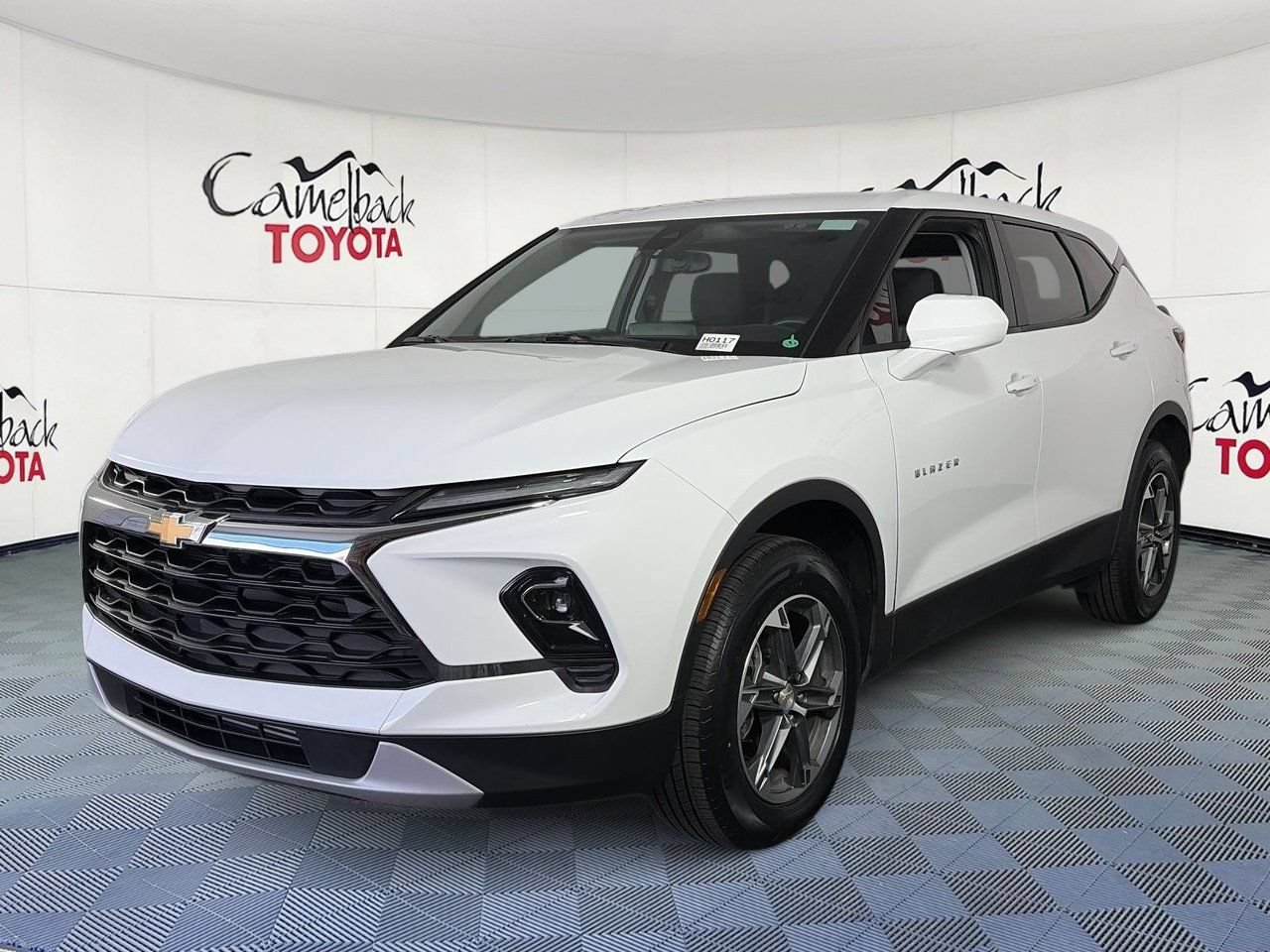 Used 2025 Chevrolet Blazer LT FWD image 4