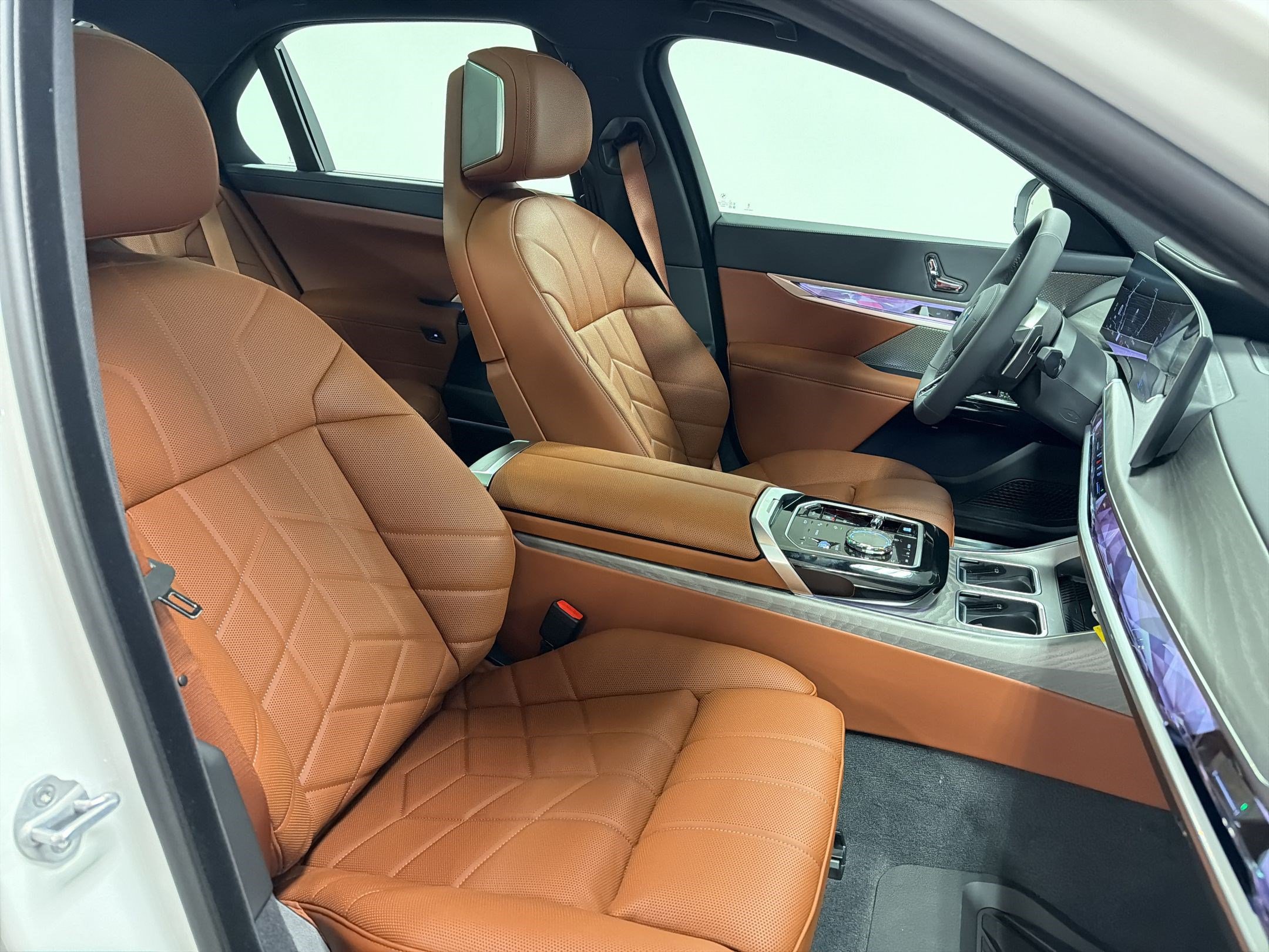 Used 2026 BMW 740i w/ Premium Package RWD image 30