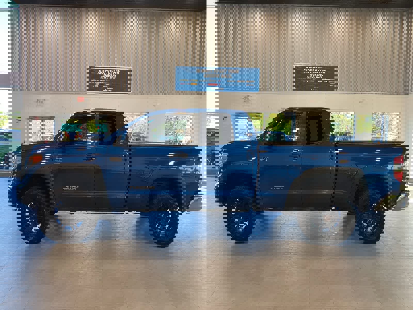 Used 2016 Toyota Tundra SR5 image 8