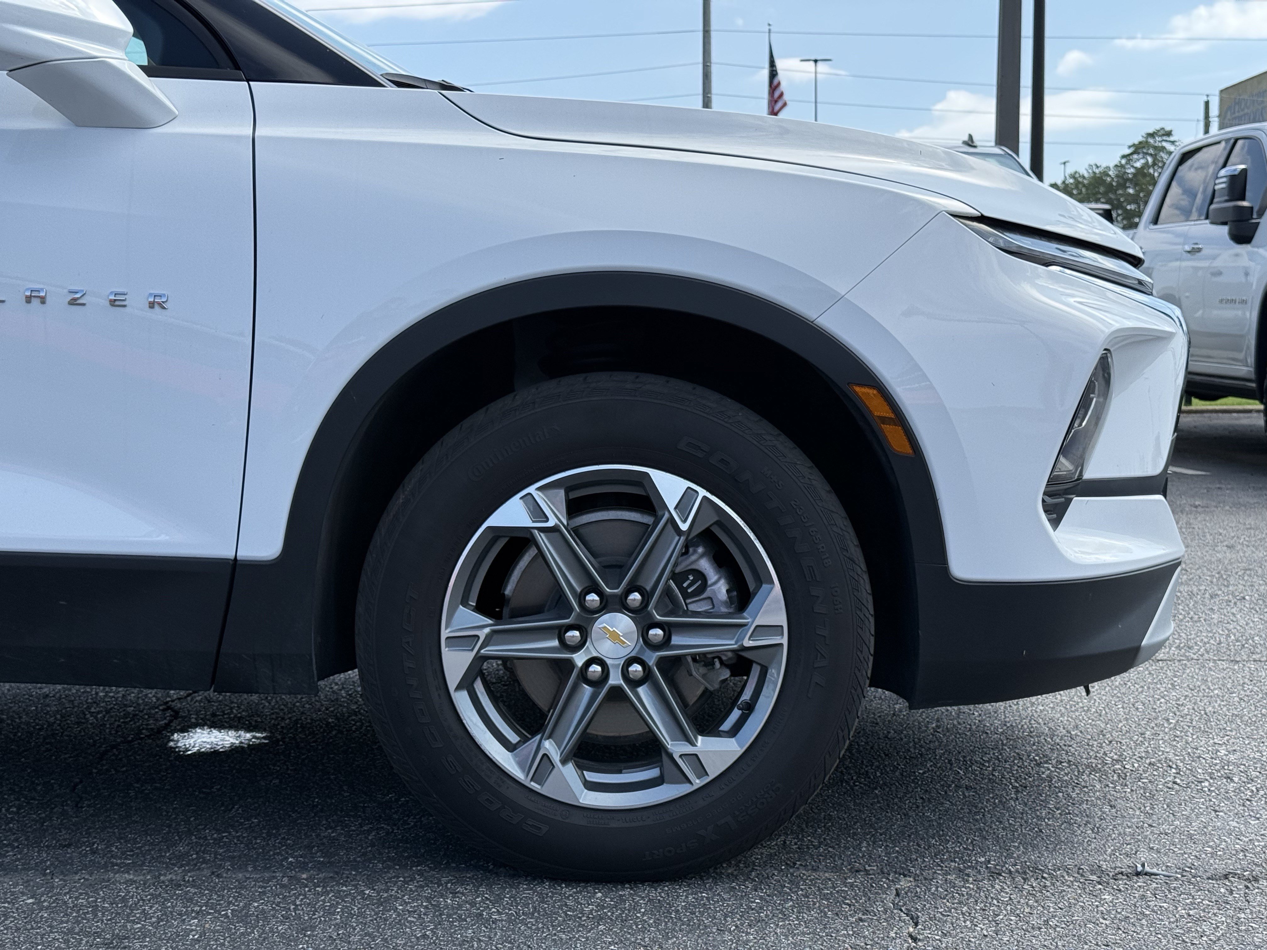 Used 2025 Chevrolet Blazer LT FWD image 12