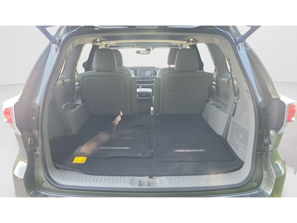 Used 2016 Toyota Highlander Limited w/ Driver Technology Package AWD/4WD image 9