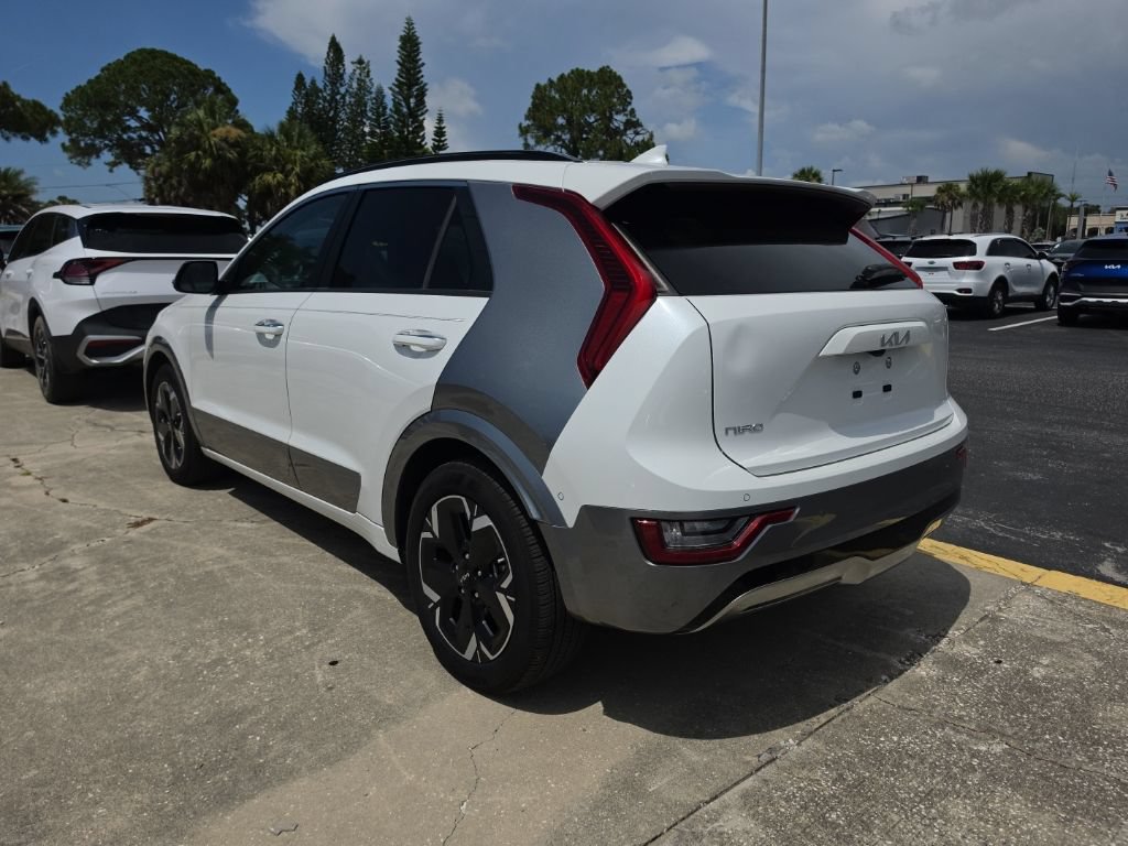 Certified 2023 Kia Niro Wave FWD image 11