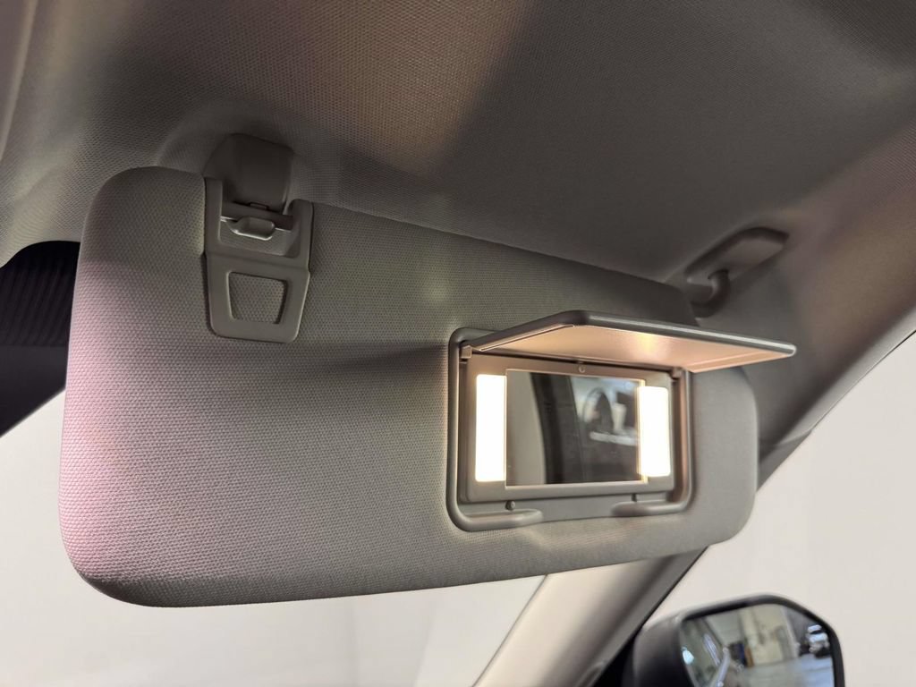 Used 2025 Ford Explorer Active AWD/4WD image 30