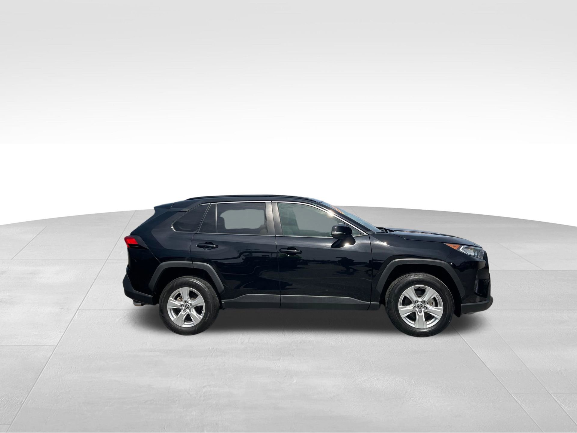 Used 2021 Toyota RAV4 XLE image 9