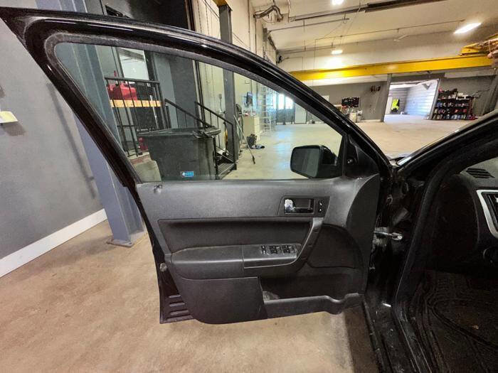 Used 2009 Ford Focus SES FWD image 22