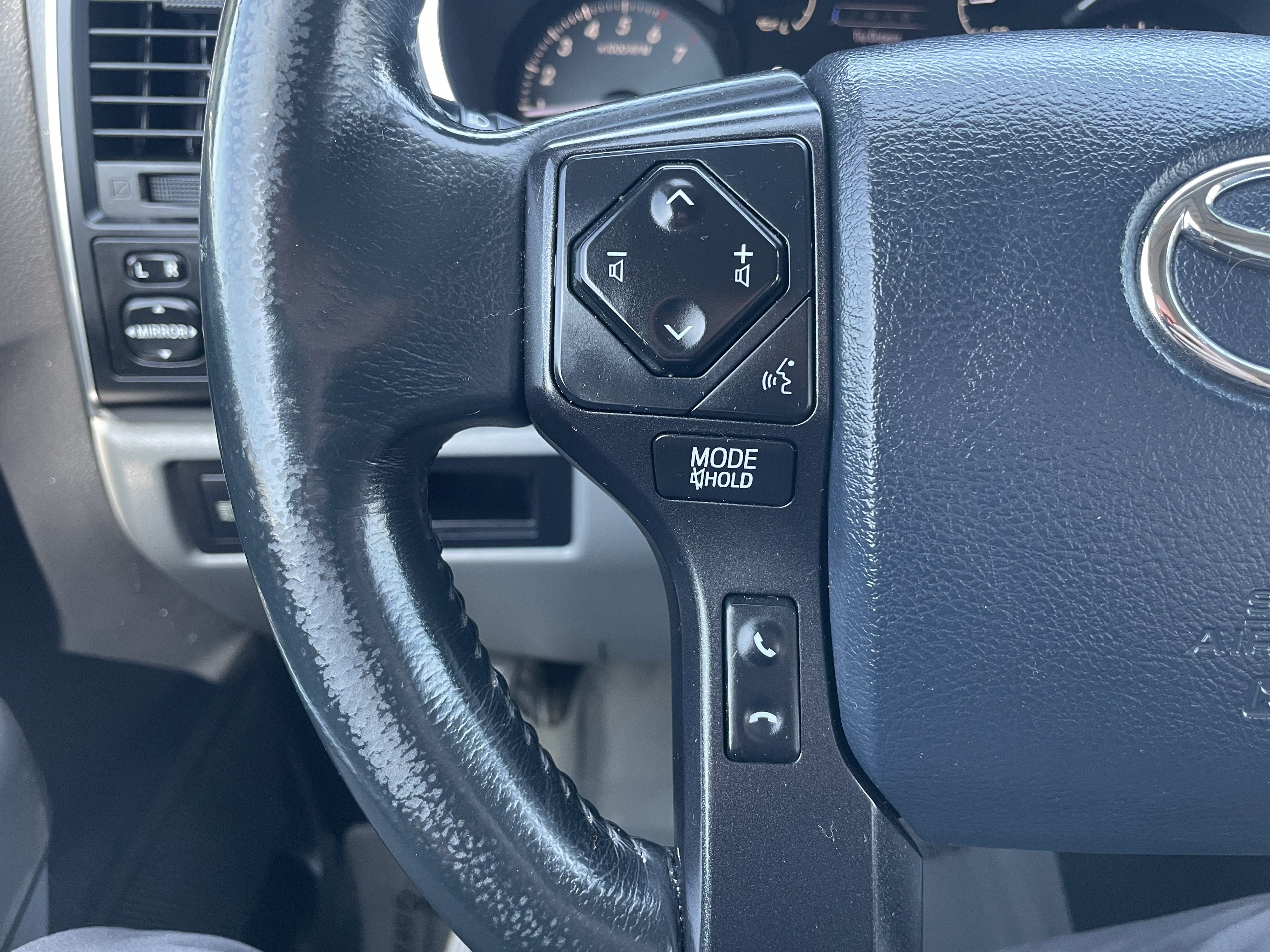 Used 2019 Toyota Sequoia SR5 AWD/4WD image 29