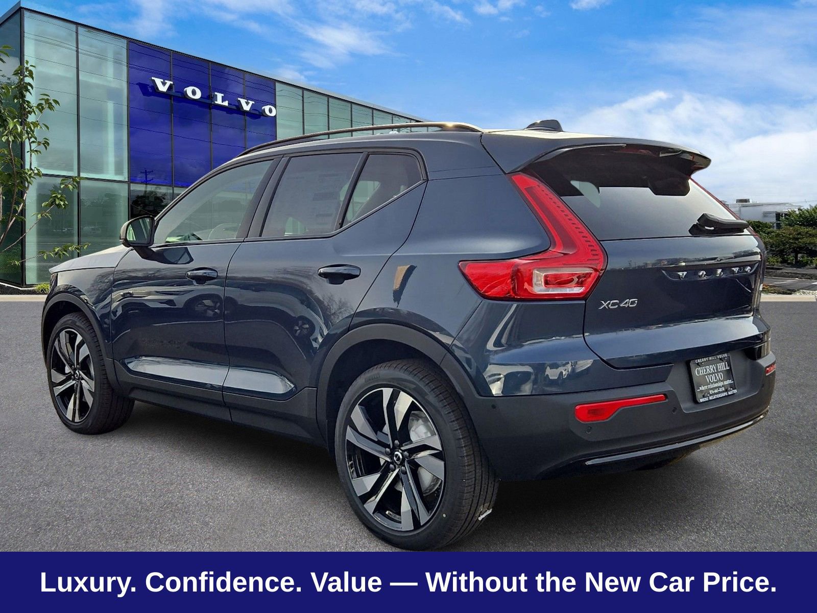 New 2026 Volvo XC40 B5 Plus w/ Protection Package Premier AWD/4WD image 3