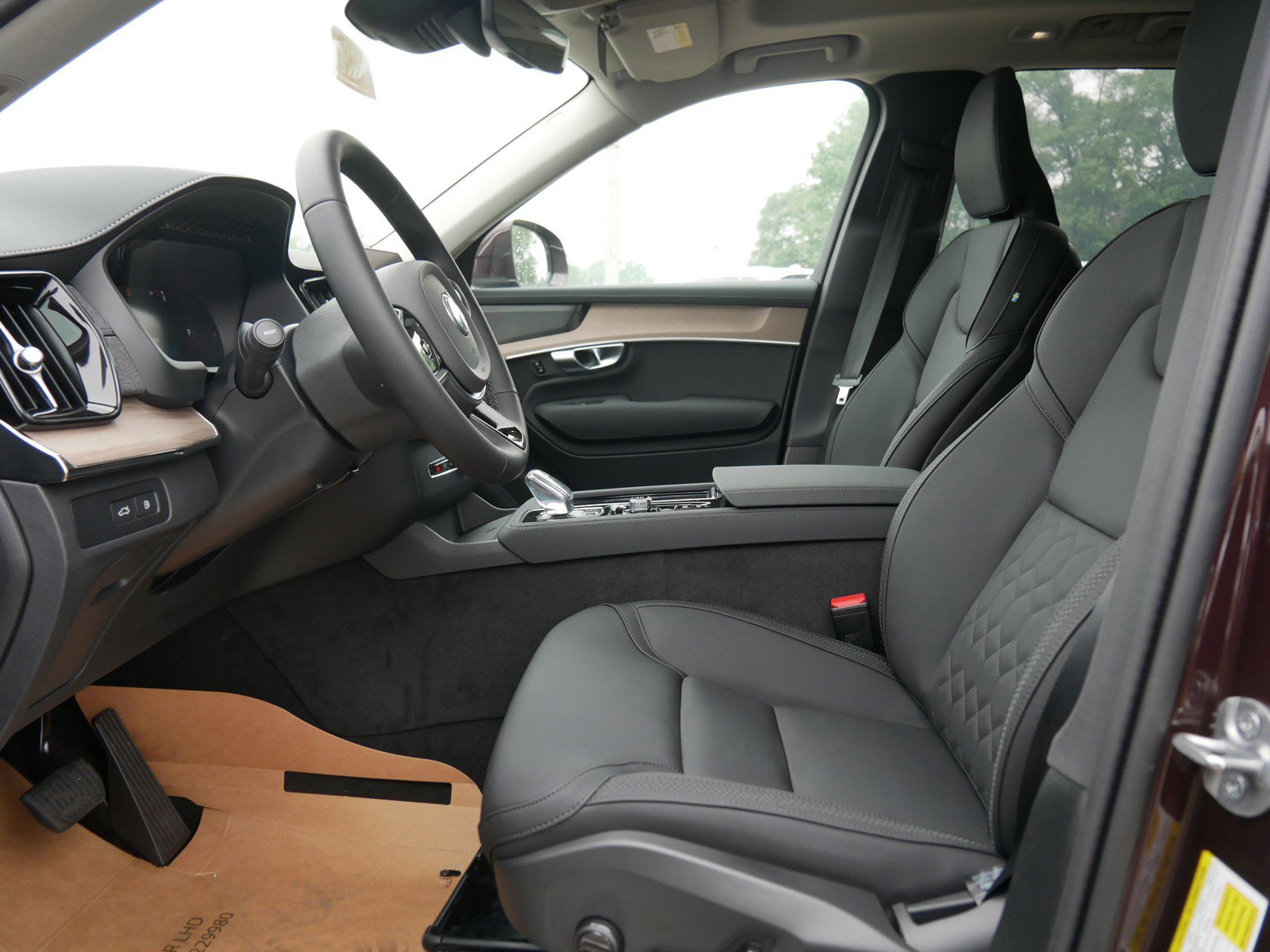 New 2025 Volvo XC90 T8 Plus w/ Protection Package Premier image 5