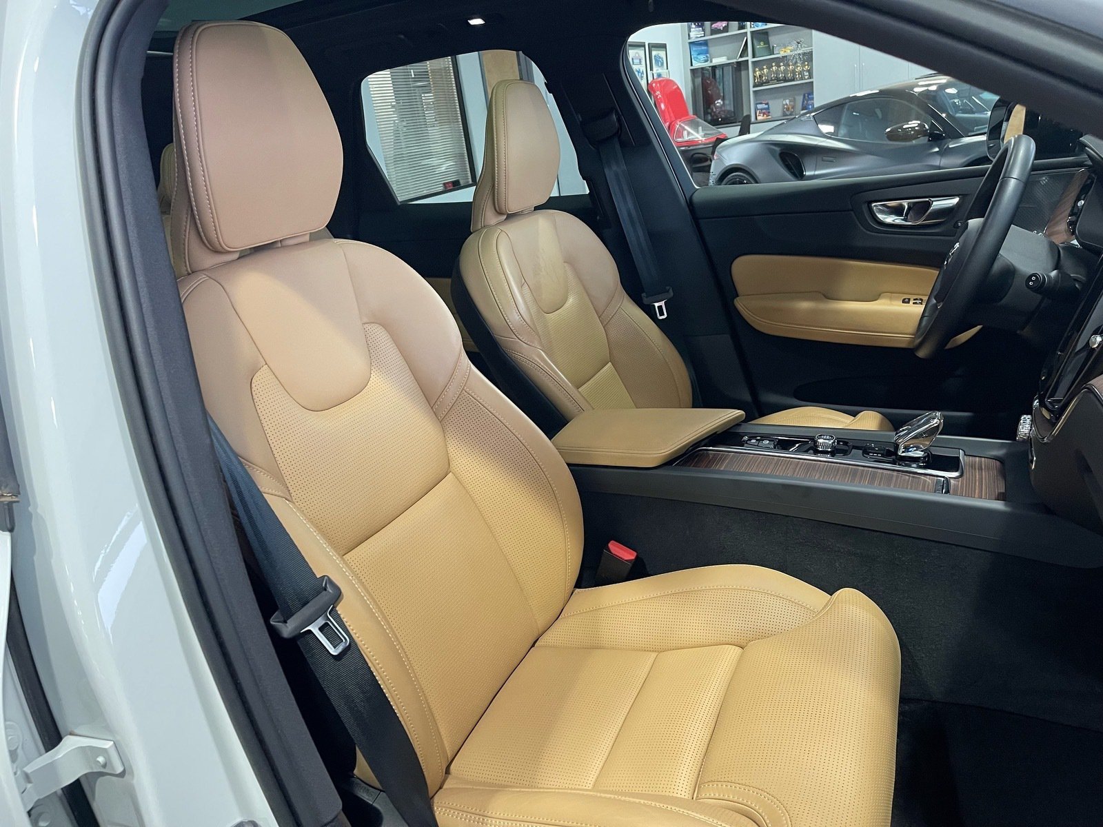 Used 2023 Volvo XC60 T8 Ultimate AWD/4WD image 39